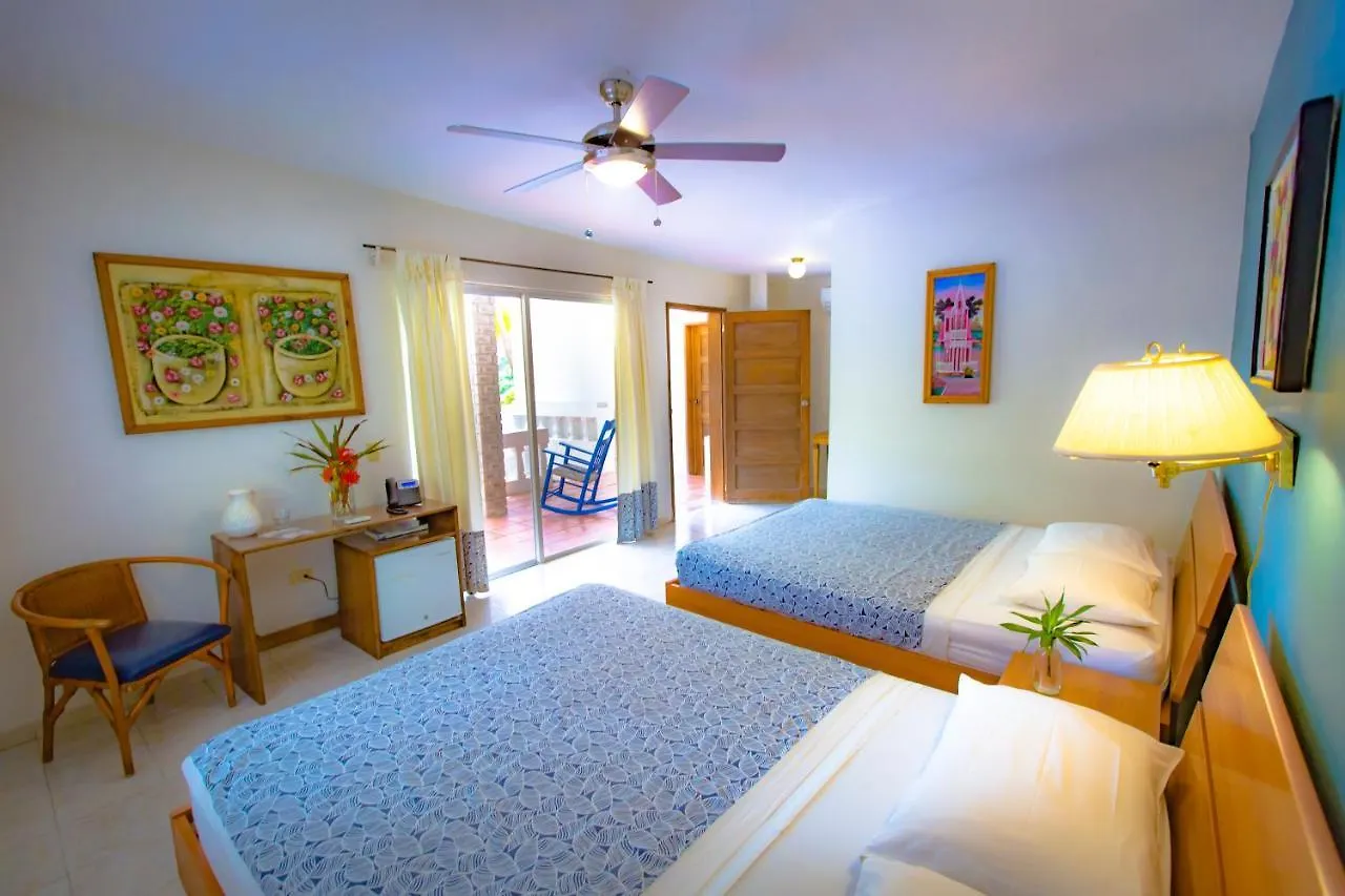Hotel Restaurant Cyvadier Plage Jacmel 3*,