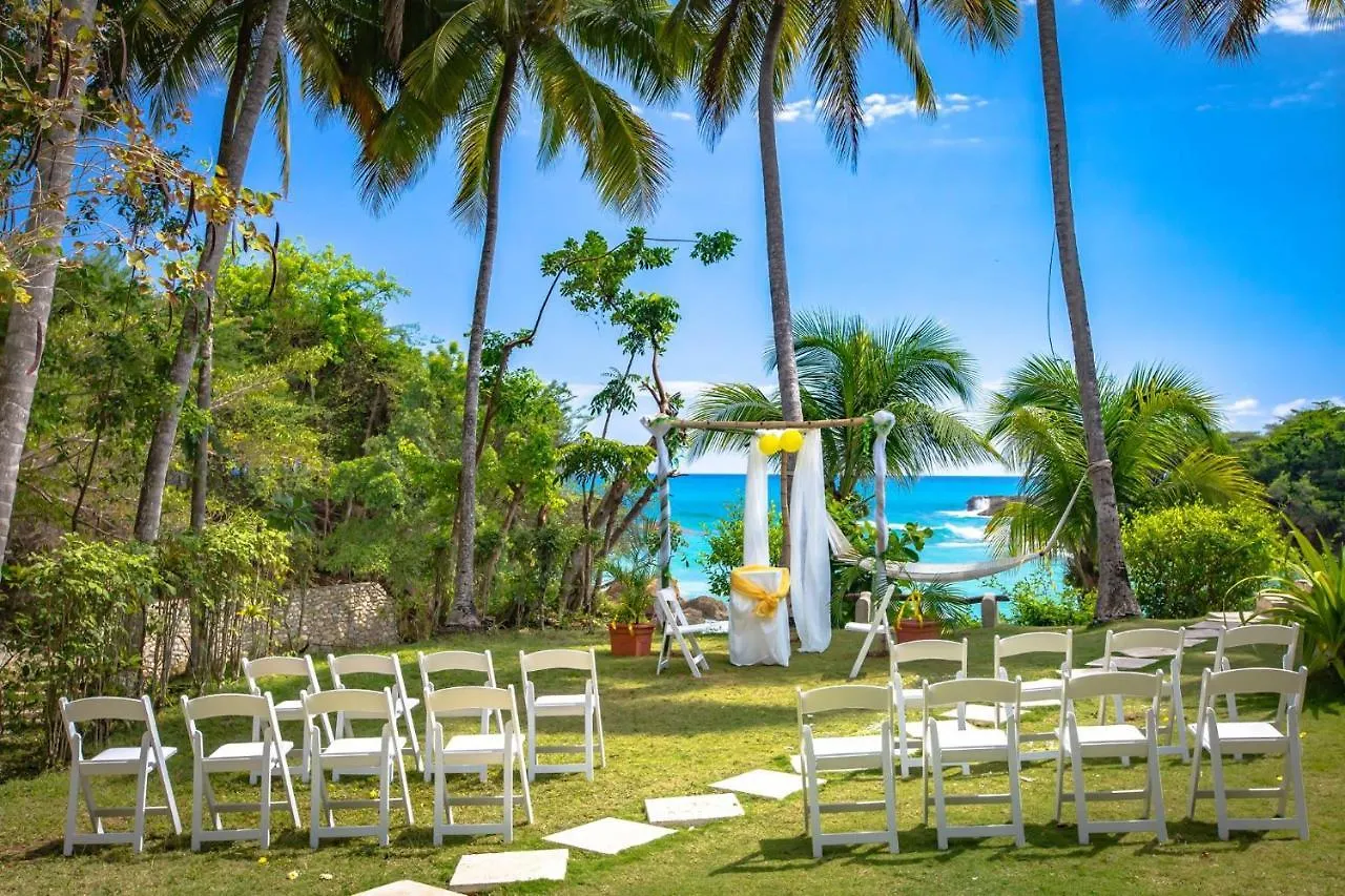 Hotel Restaurant Cyvadier Plage Jacmel 3*,