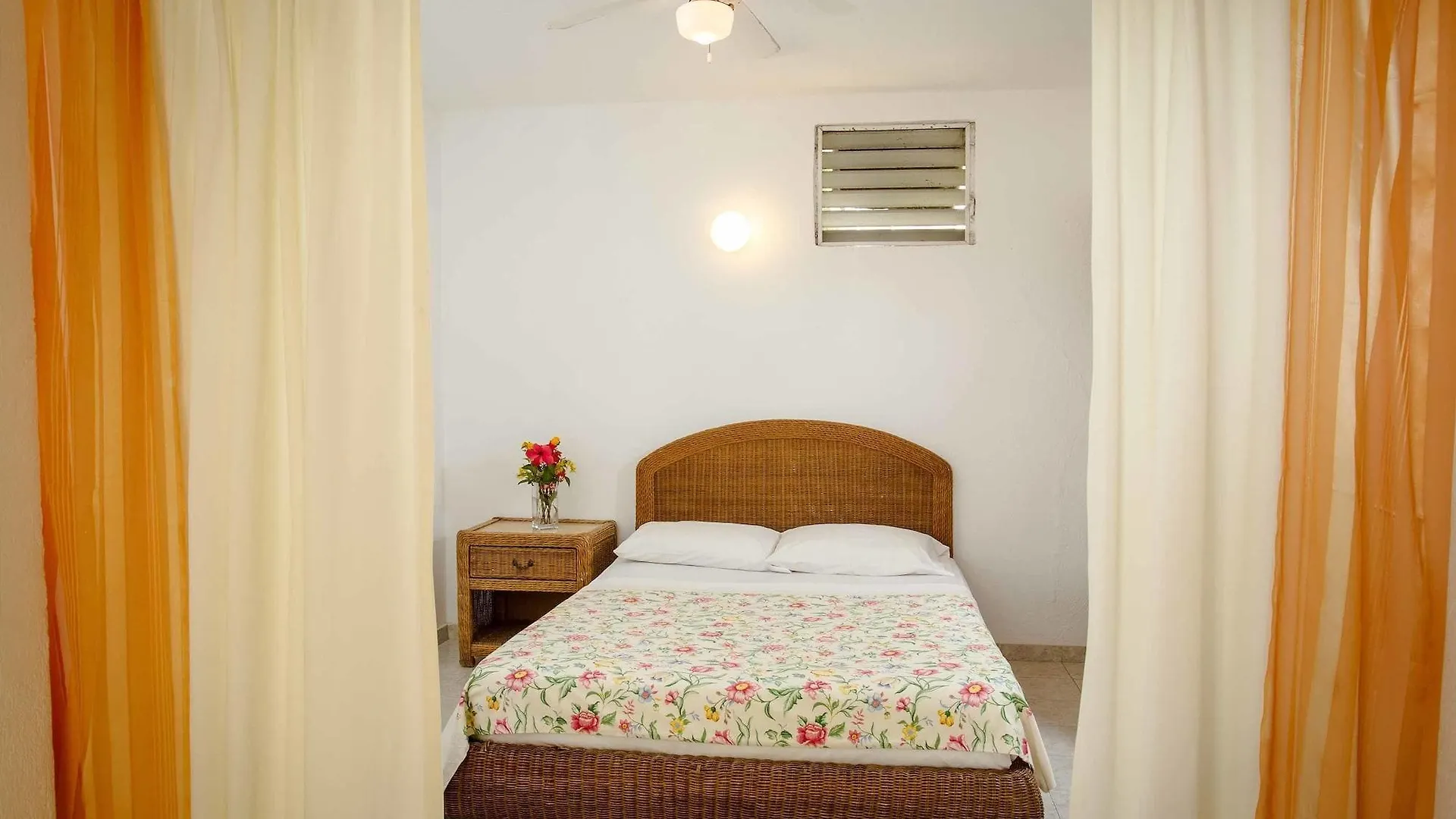 Hotel Restaurant Cyvadier Plage Jacmel