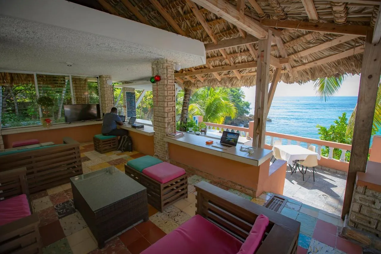 ***  Hotel Restaurant Cyvadier Plage Jacmel Haiti