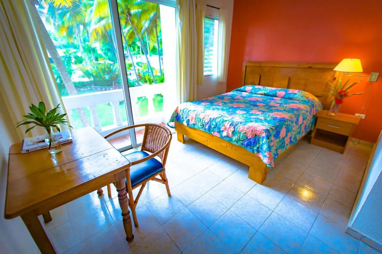 ***  Hotel Restaurant Cyvadier Plage Jacmel Haiti